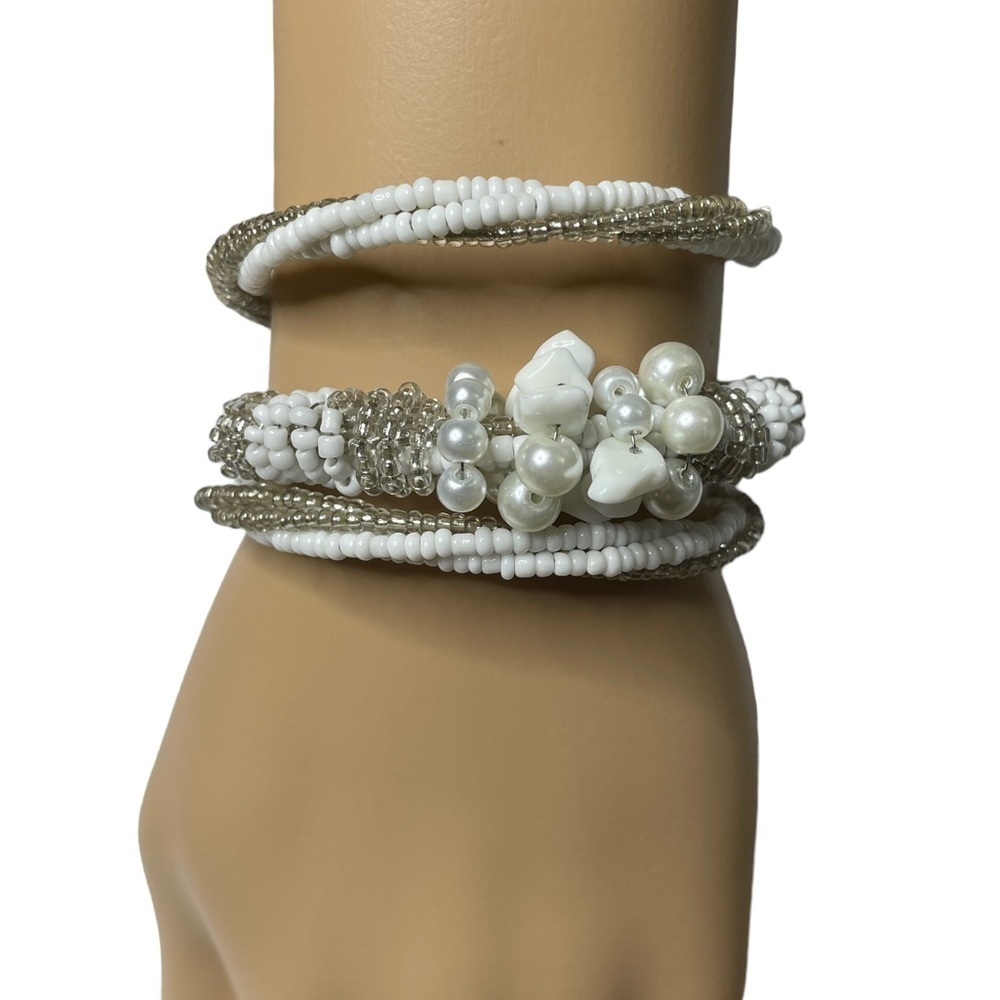 Beaded bracelet white costume jewelry NWOT